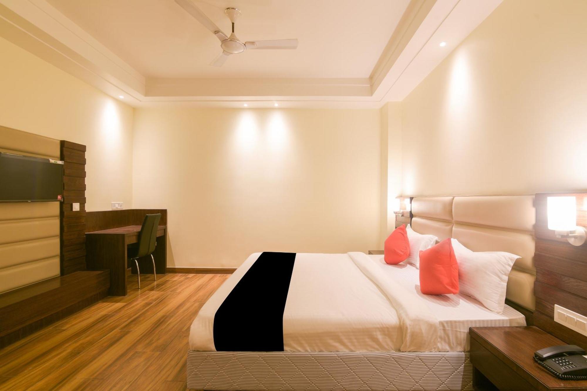 Hotel Super Collection O Starlight Kanpur Esterno foto